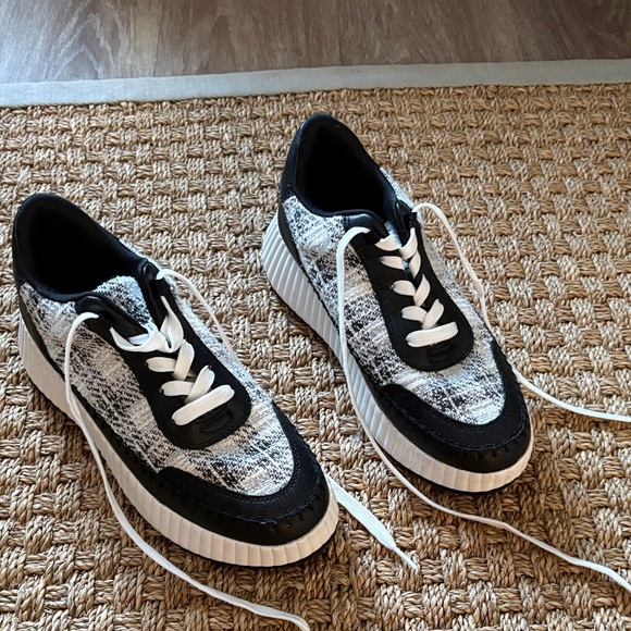 Shoes - Black & White Textured Platform Sneakers